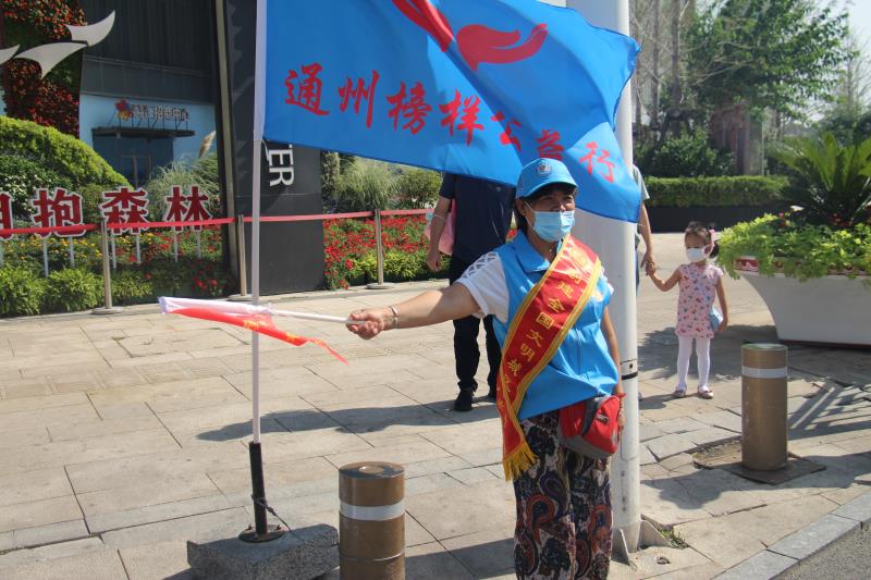 <strong>外国妹子插进男生的鸡鸡里</strong>